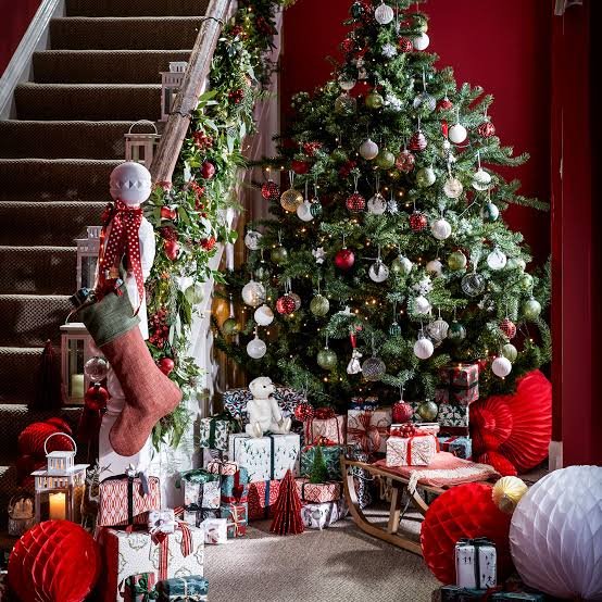 hallway christmas decor